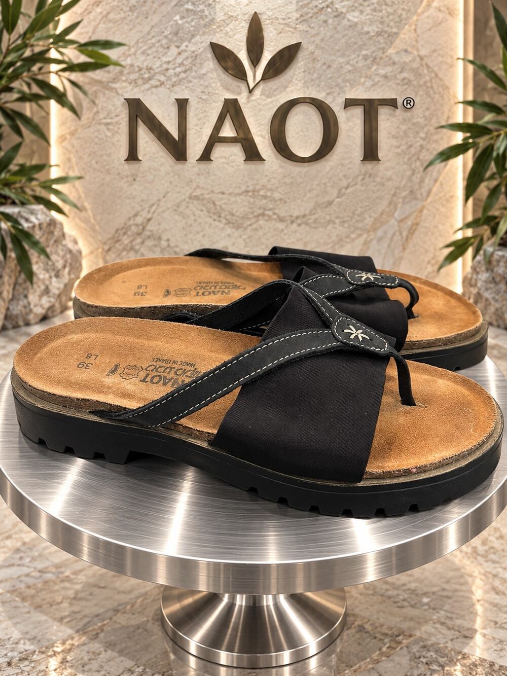 Naot Orion Black Nubuck Leather Toe Loop Sandals EU 39 US 8-8.5